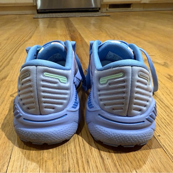 Brooks Women's Adrenaline Gts 22 size 5 Easter - Picture 6 of 7